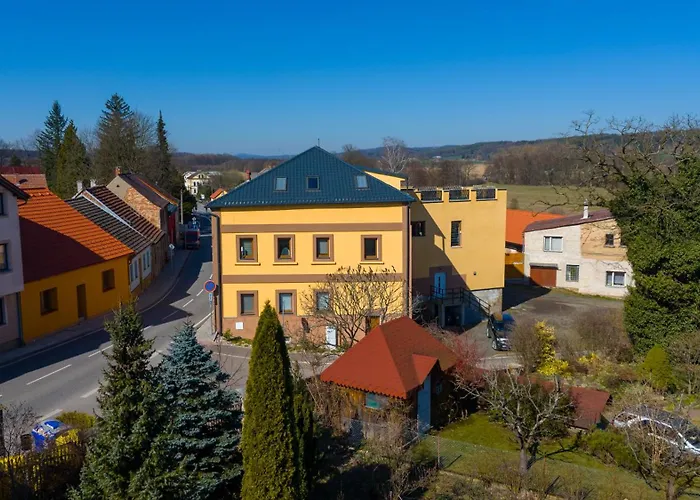 útulný S Výhledem Do Kraje K J Erbena Apartmán